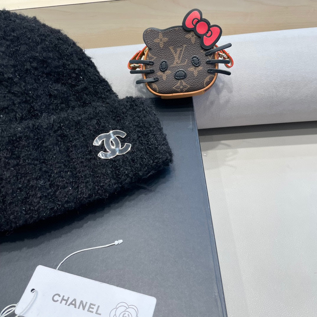 CHANEL BEANIE HAT IN BLACK WOOL 413326