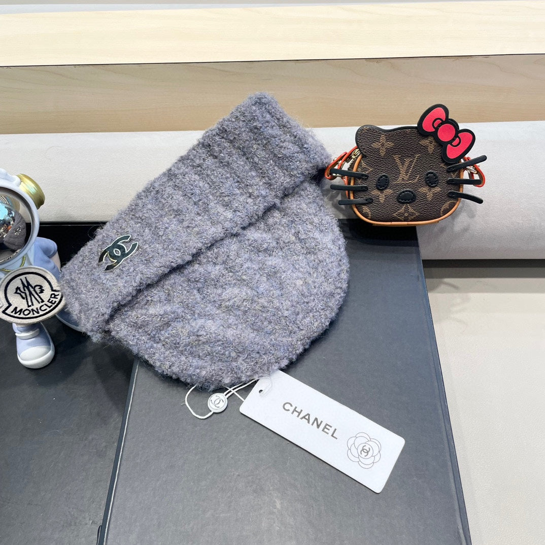 CHANEL BEANIE HAT IN COOL GRAY WOOL 413327