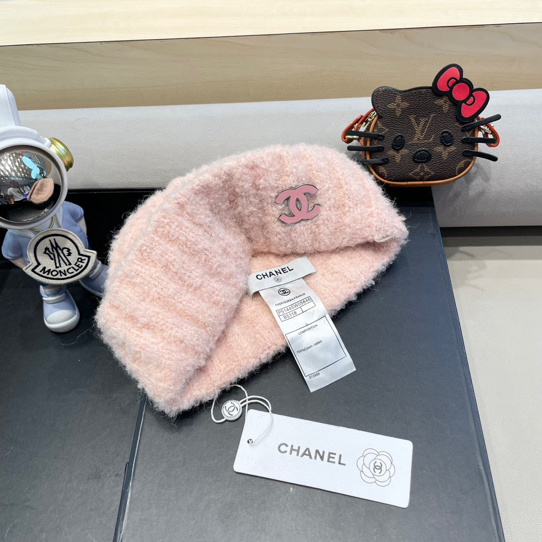 CHANEL BEANIE HAT IN LIGHT PINK WOOL 413329