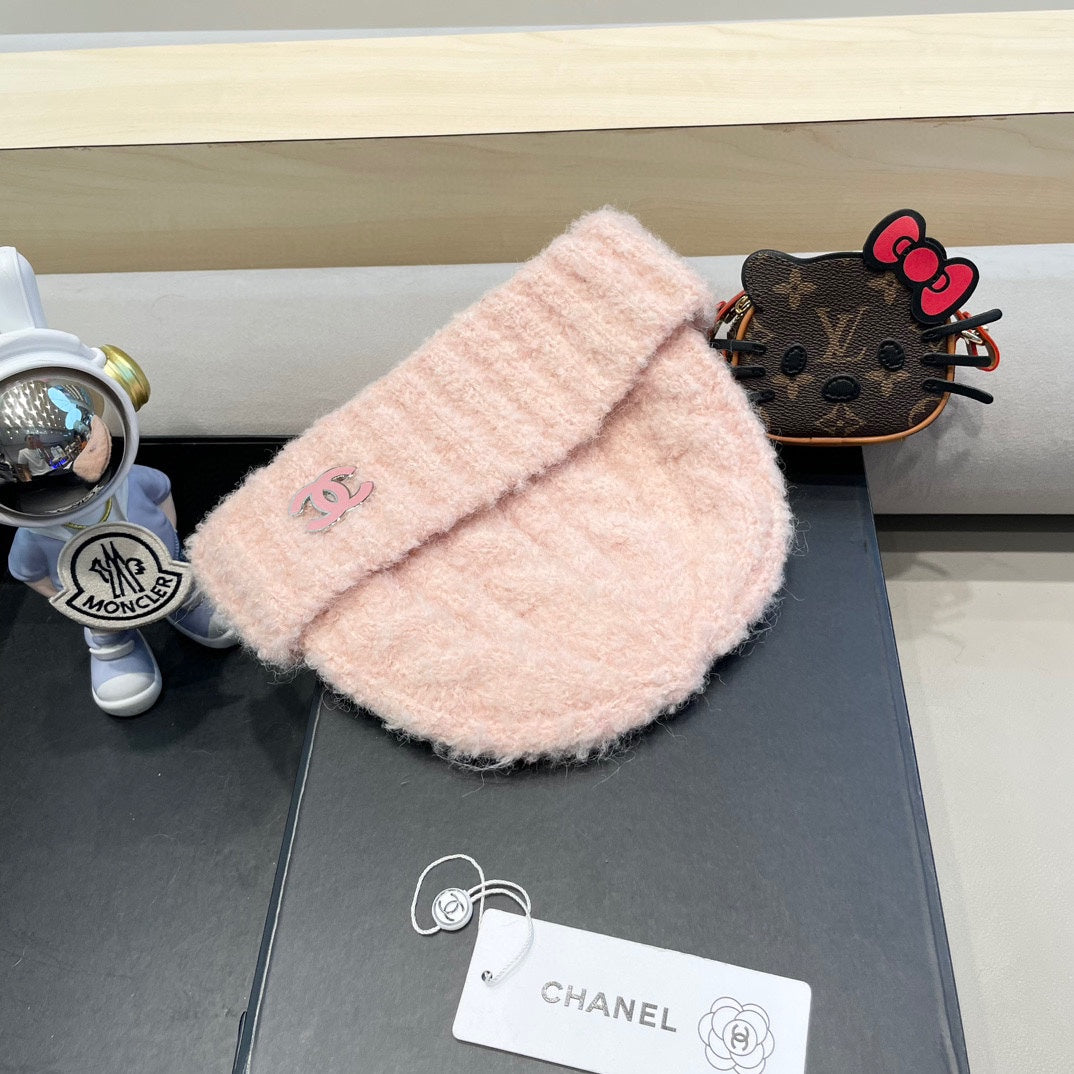 CHANEL BEANIE HAT IN LIGHT PINK WOOL 413329