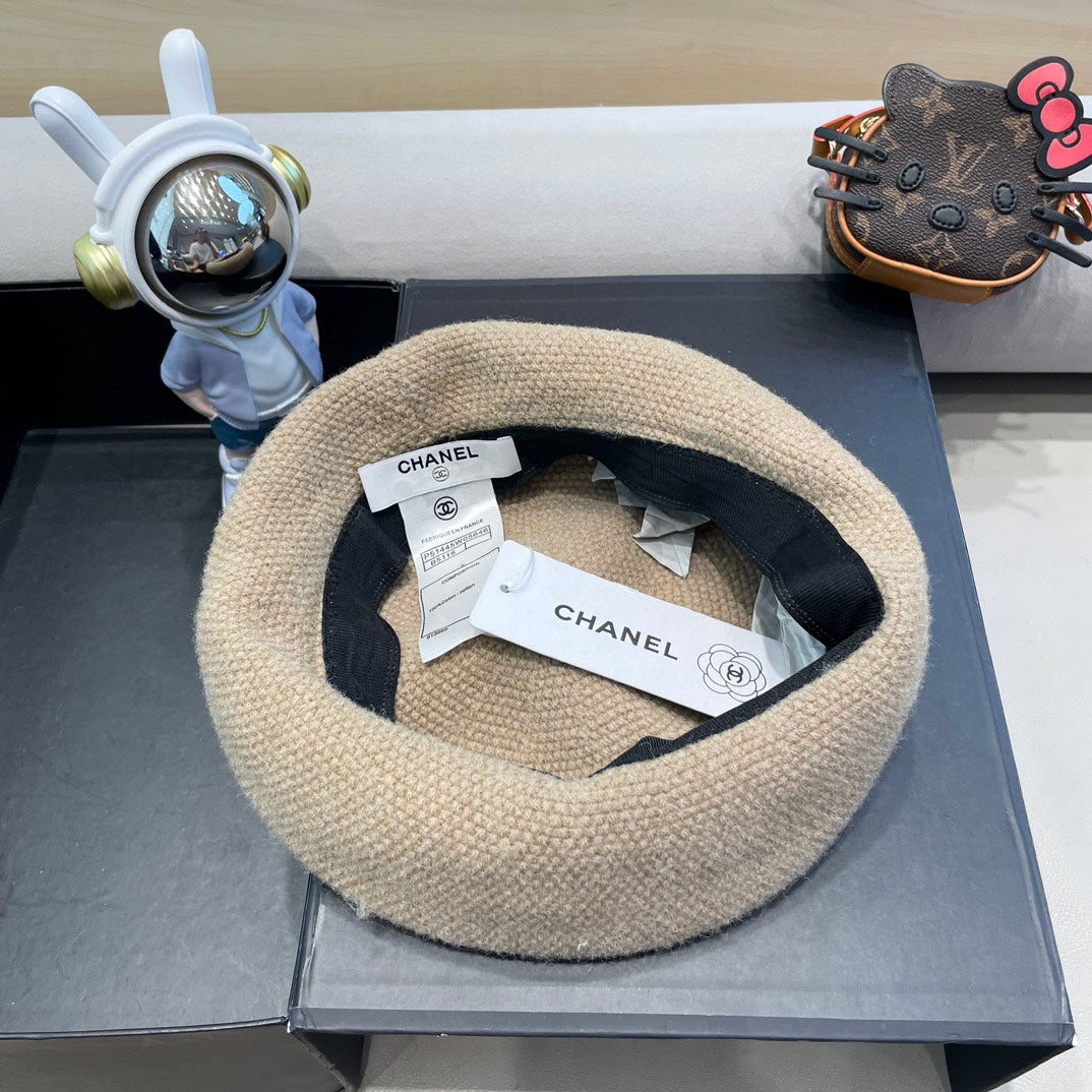 CHANEL BERET HAT IN ECRU TAN COTTON AND LINEN 417834