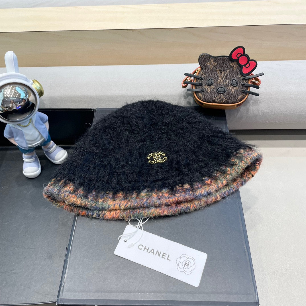 CHANEL BUCKET HAT IN BLACK LAMB FUR 419466