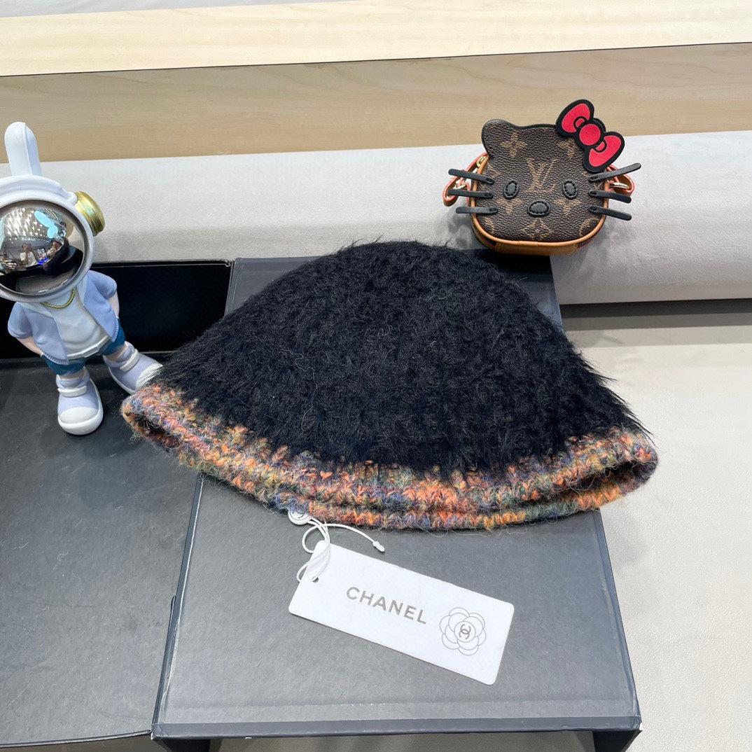CHANEL BUCKET HAT IN BLACK LAMB FUR 419466