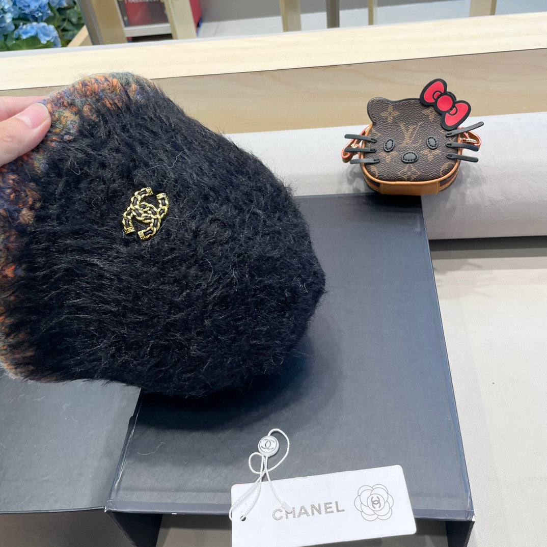 CHANEL BUCKET HAT IN BLACK LAMB FUR 419466