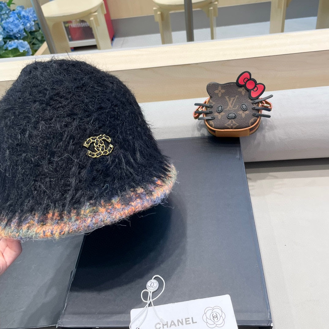 CHANEL BUCKET HAT IN BLACK LAMB FUR 419466