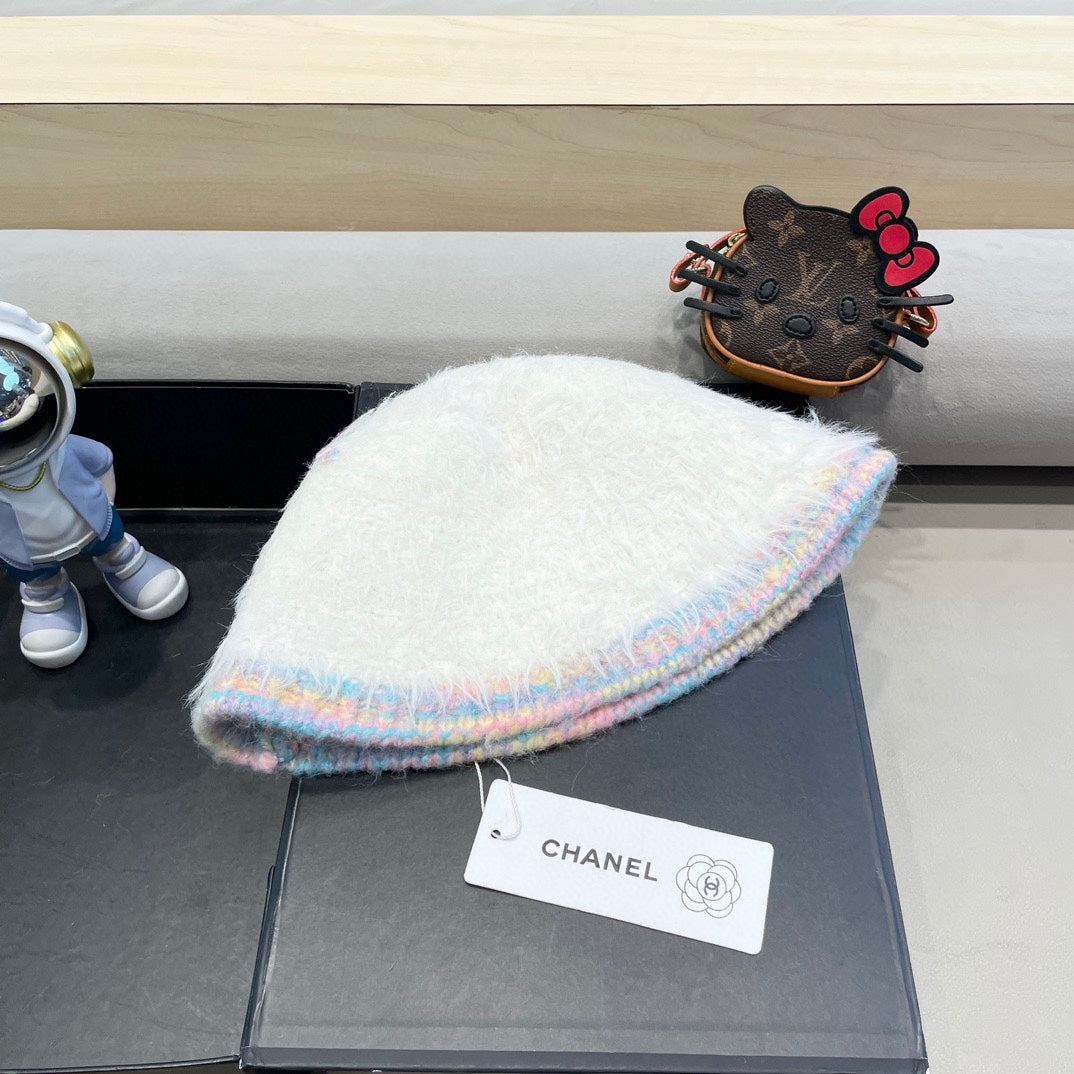 CHANEL BUCKET HAT IN WHITE LAMB FUR 419468