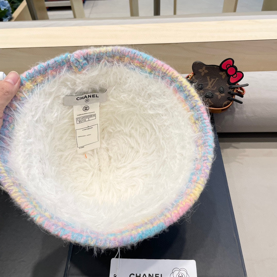 CHANEL BUCKET HAT IN WHITE LAMB FUR 419468