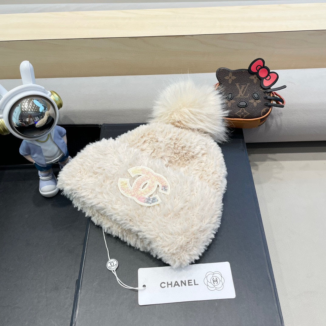 CHANEL BEANIE HAT IN WHITE CREAM SOLF FLEECE 419711