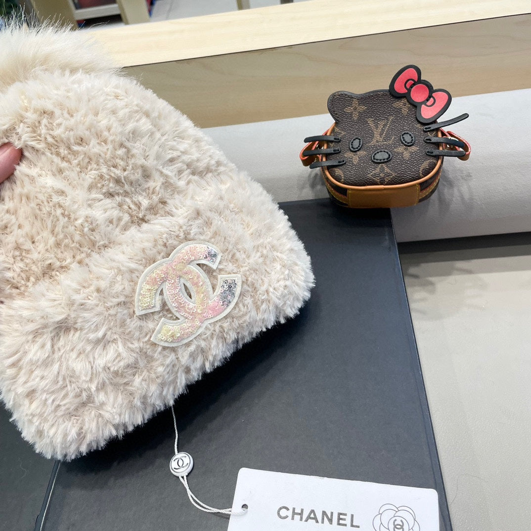 CHANEL BEANIE HAT IN WHITE CREAM SOLF FLEECE 419711