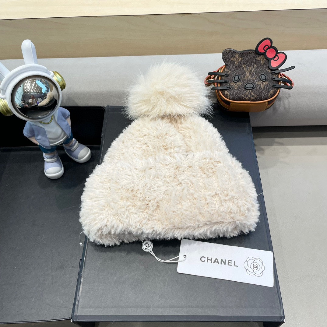 CHANEL BEANIE HAT IN WHITE CREAM SOLF FLEECE 419711
