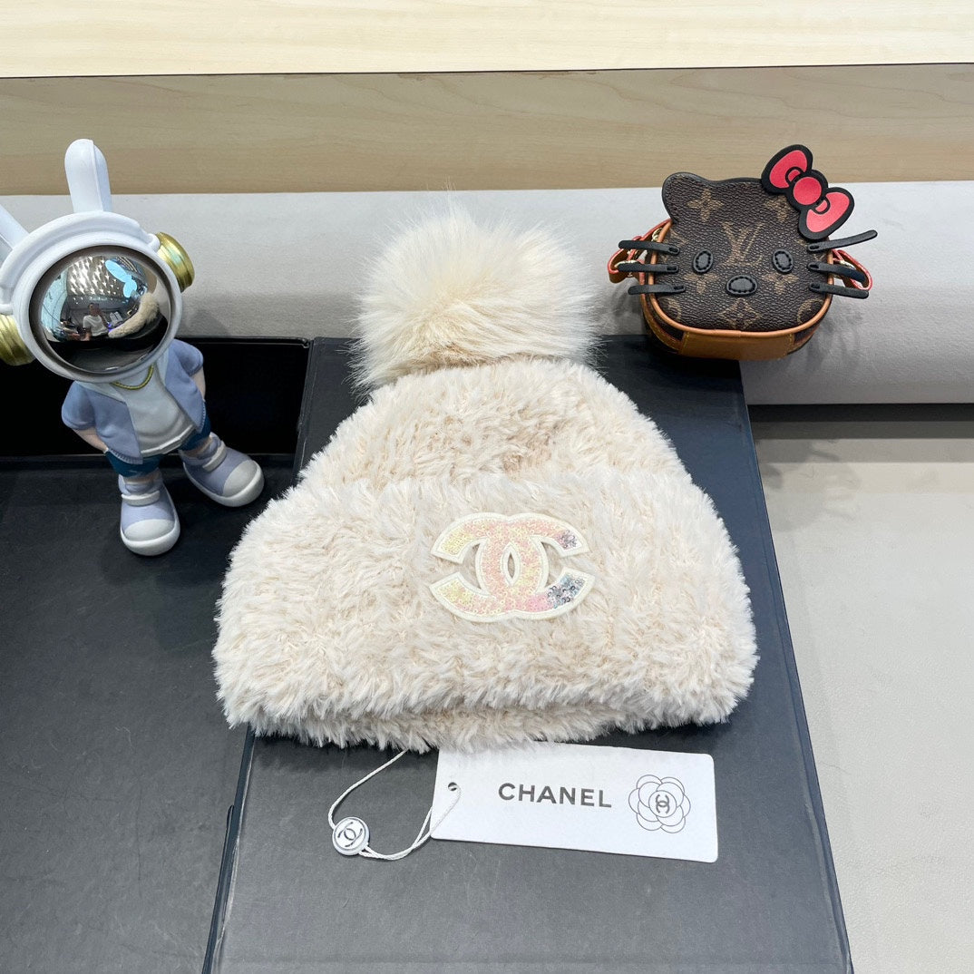 CHANEL BEANIE HAT IN WHITE CREAM SOLF FLEECE 419711