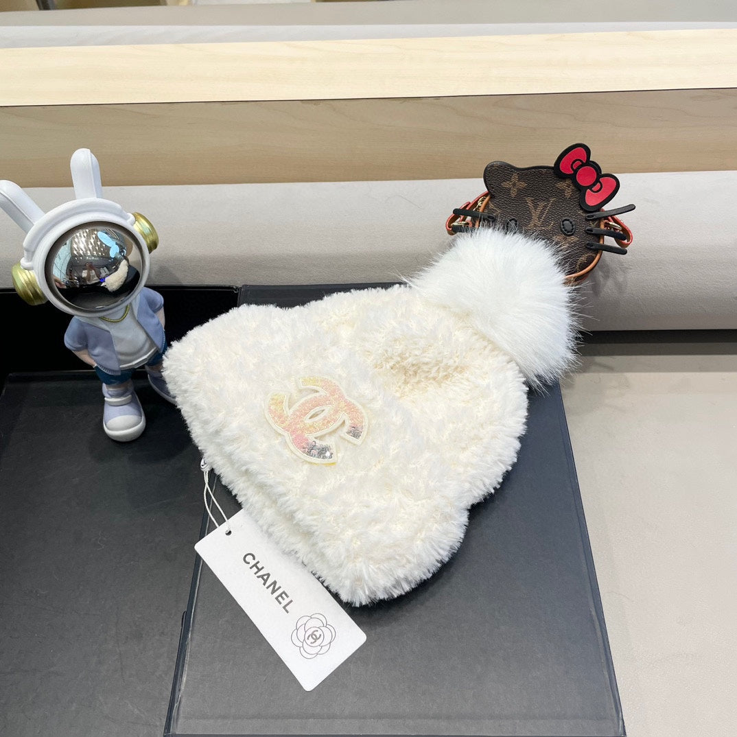 CHANEL BEANIE HAT IN WHITE SOLF FLEECE 419714