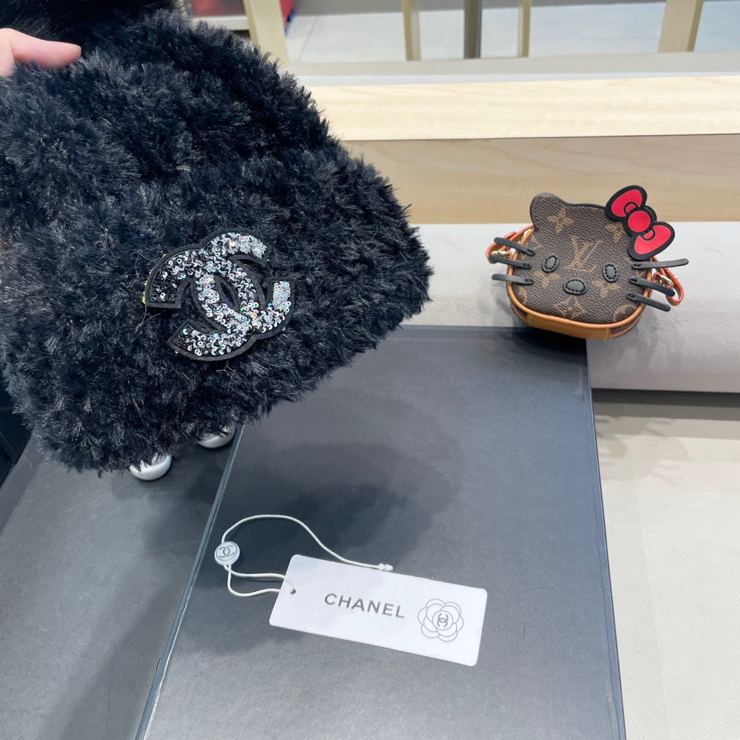 CHANEL BEANIE HAT IN BLACK SOLF FLEECE 419715
