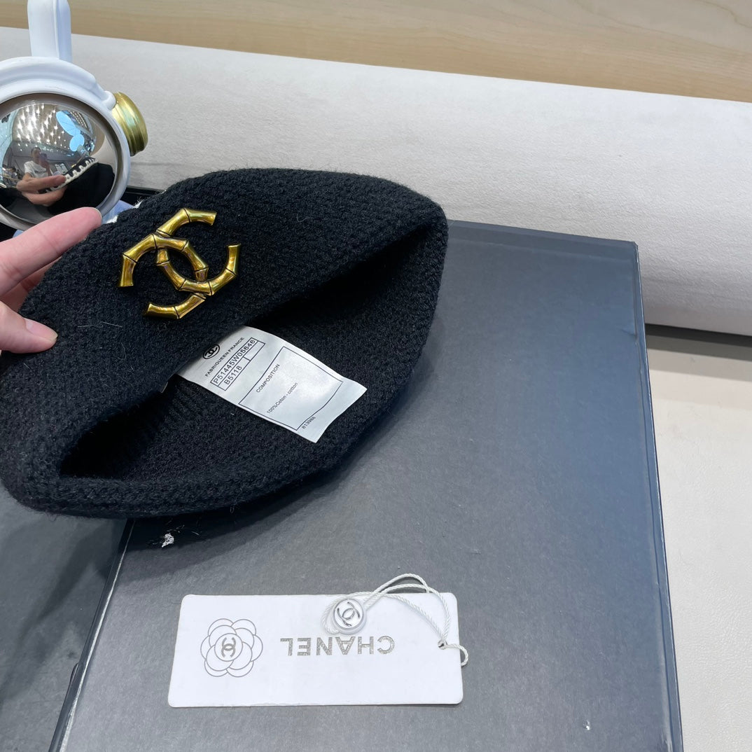 CHANEL BEANIE HAT IN BLACK WOOL 419778
