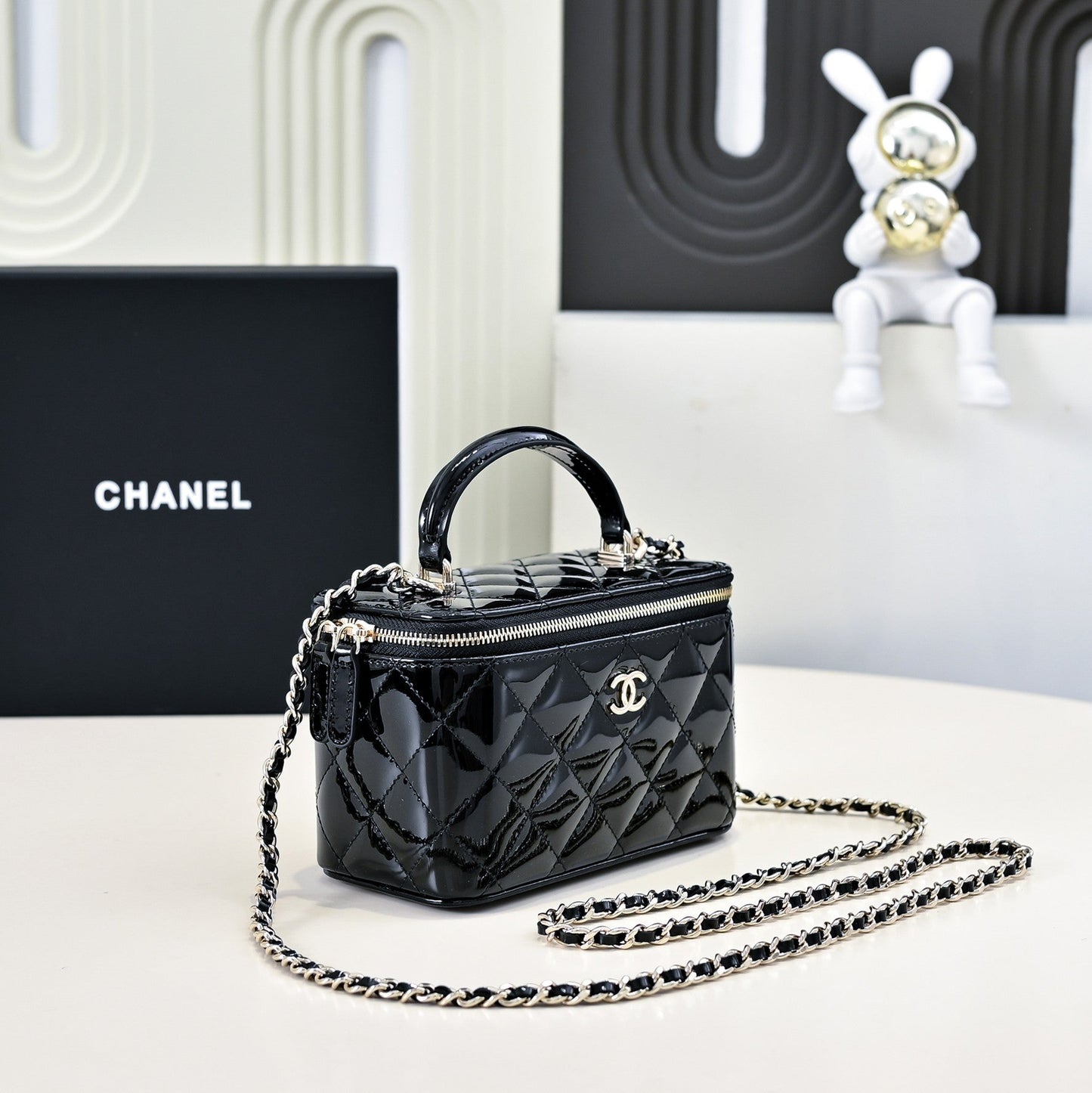 CHANEL 24P Vanity Top Handle 16.5cm Black Patent Calfskin Light Gold Hardware