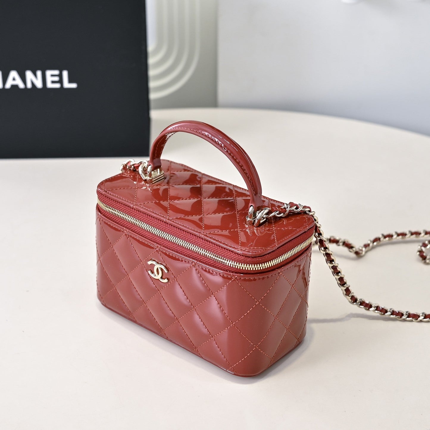 CHANEL 24P Vanity Top Handle 16.5cm Black Patent Calfskin Light Gold Hardware