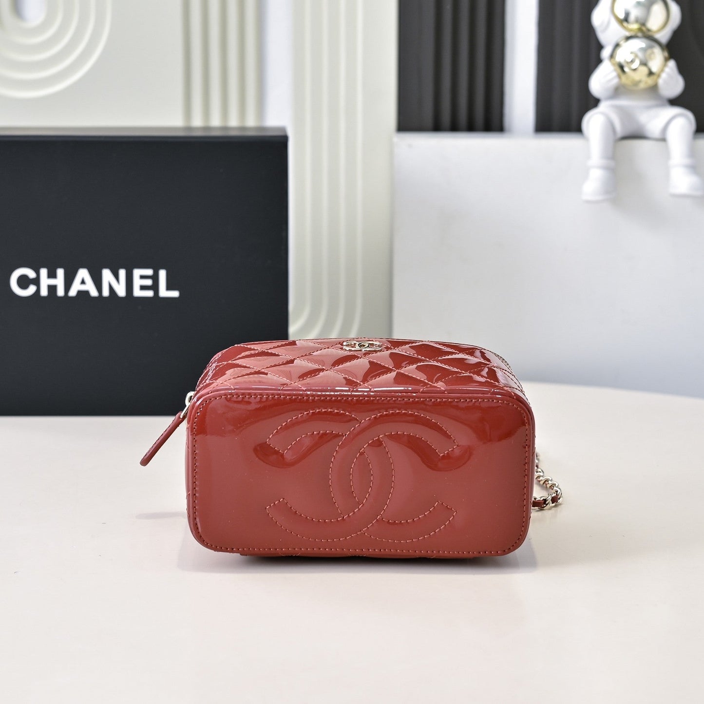 CHANEL 24P Vanity Top Handle 16.5cm Black Patent Calfskin Light Gold Hardware