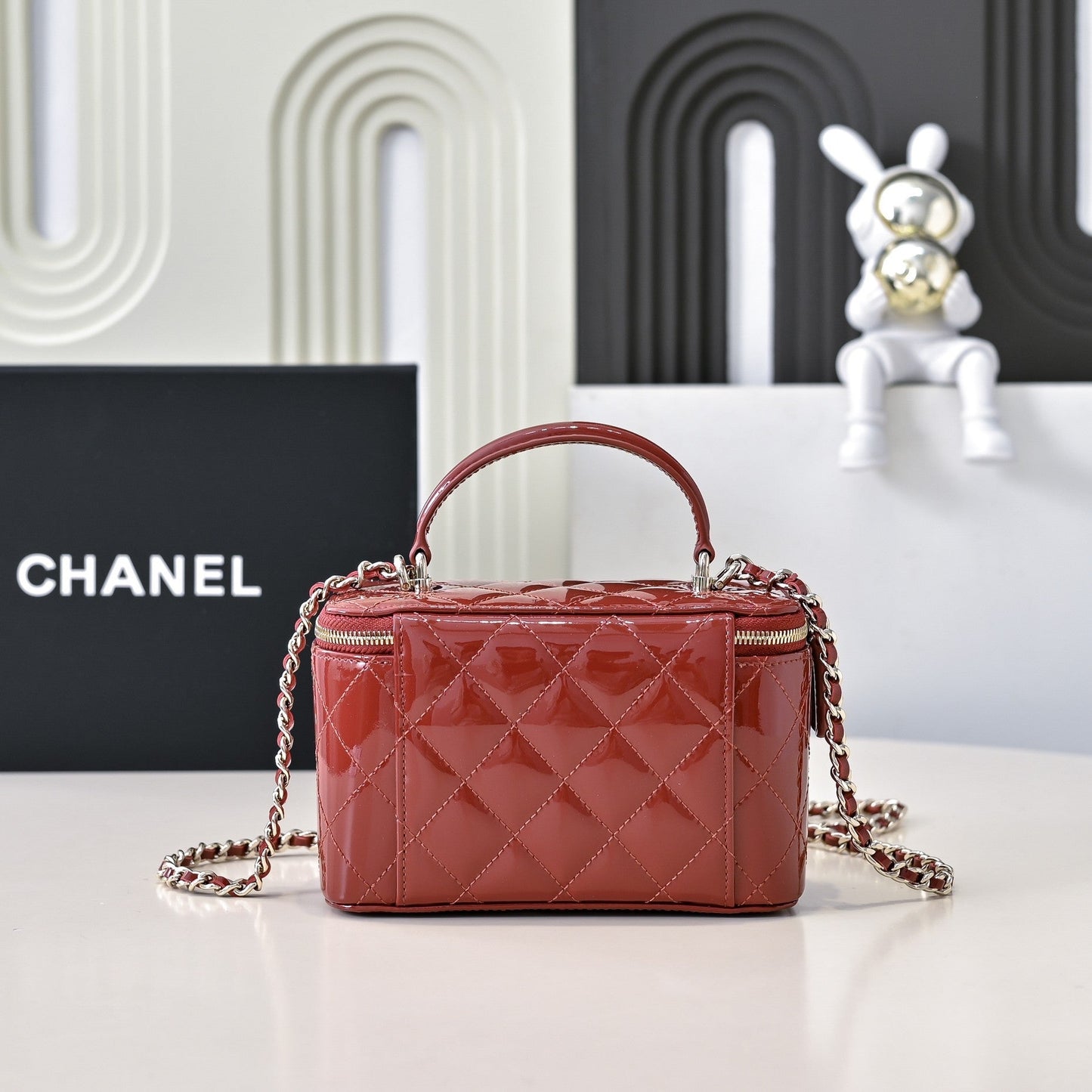 CHANEL 24P Vanity Top Handle 16.5cm Black Patent Calfskin Light Gold Hardware