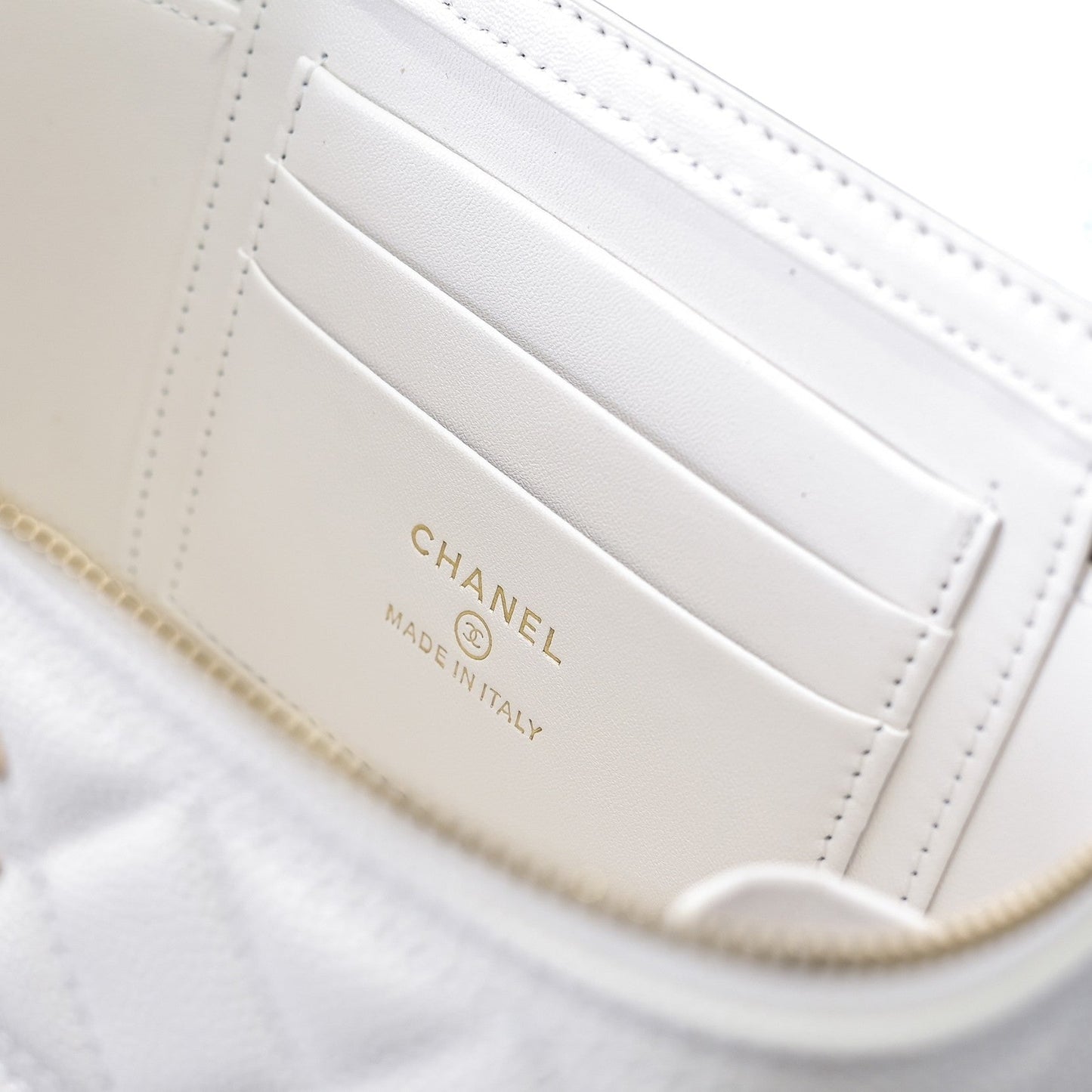 CHANEL 25C Vanity Top Handle 17cm White Grained Calfskin Light Gold Hardware