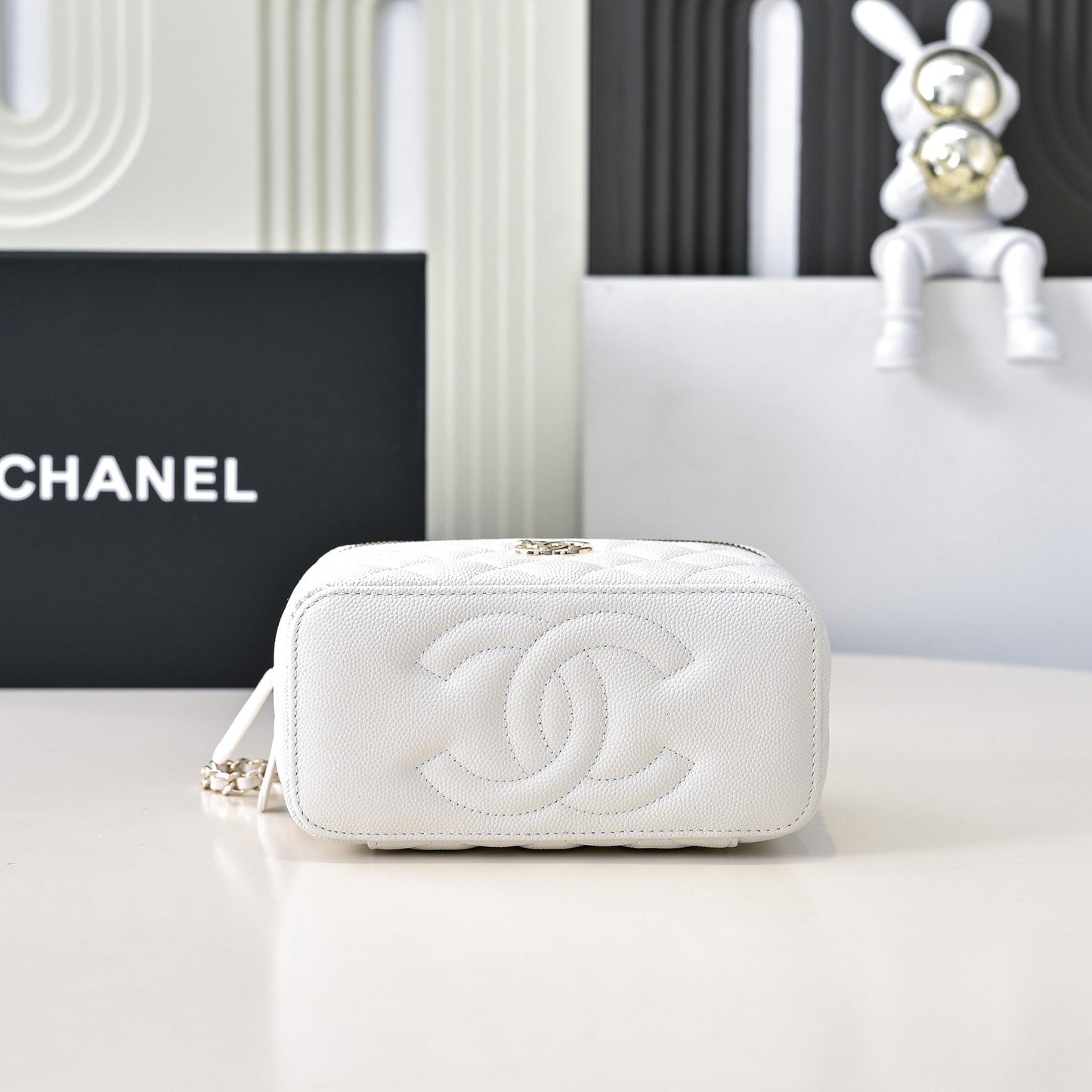 CHANEL 25C Vanity Top Handle 17cm White Grained Calfskin Light Gold Hardware