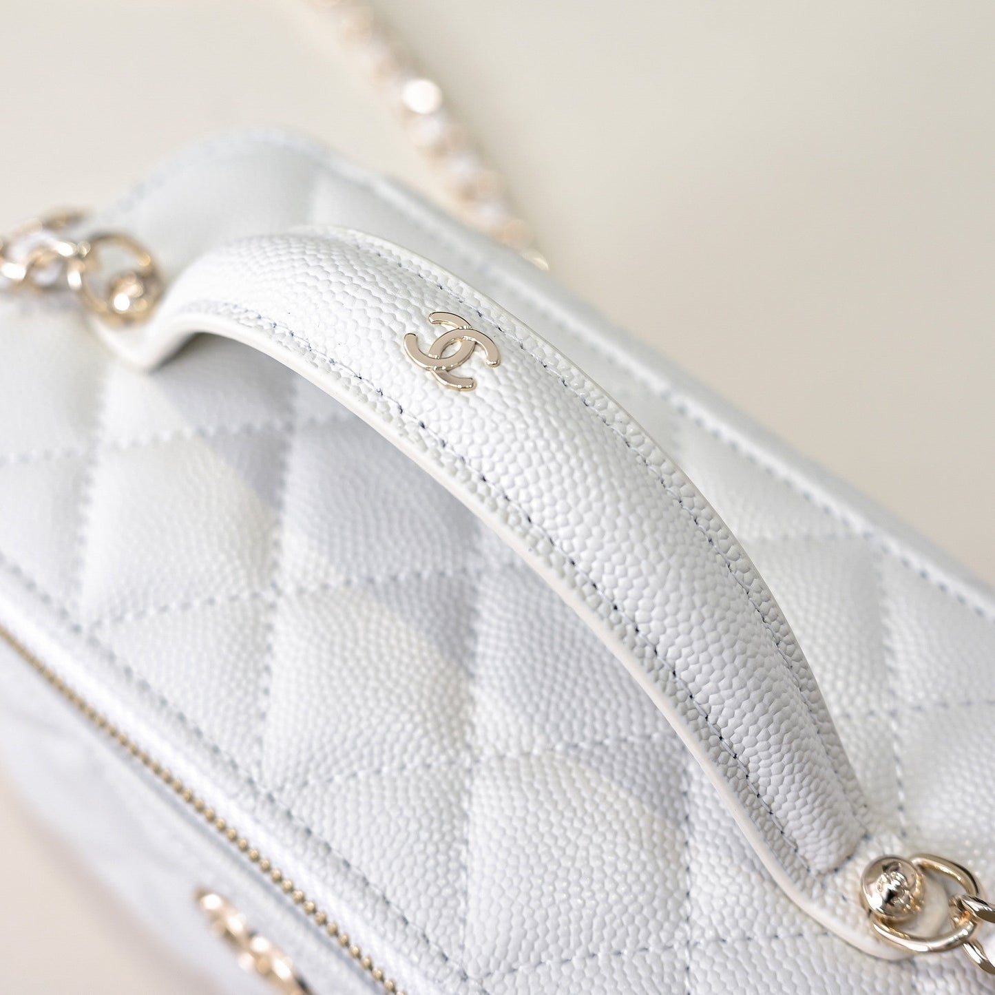 CHANEL 25C Vanity Top Handle 17cm White Grained Calfskin Light Gold Hardware