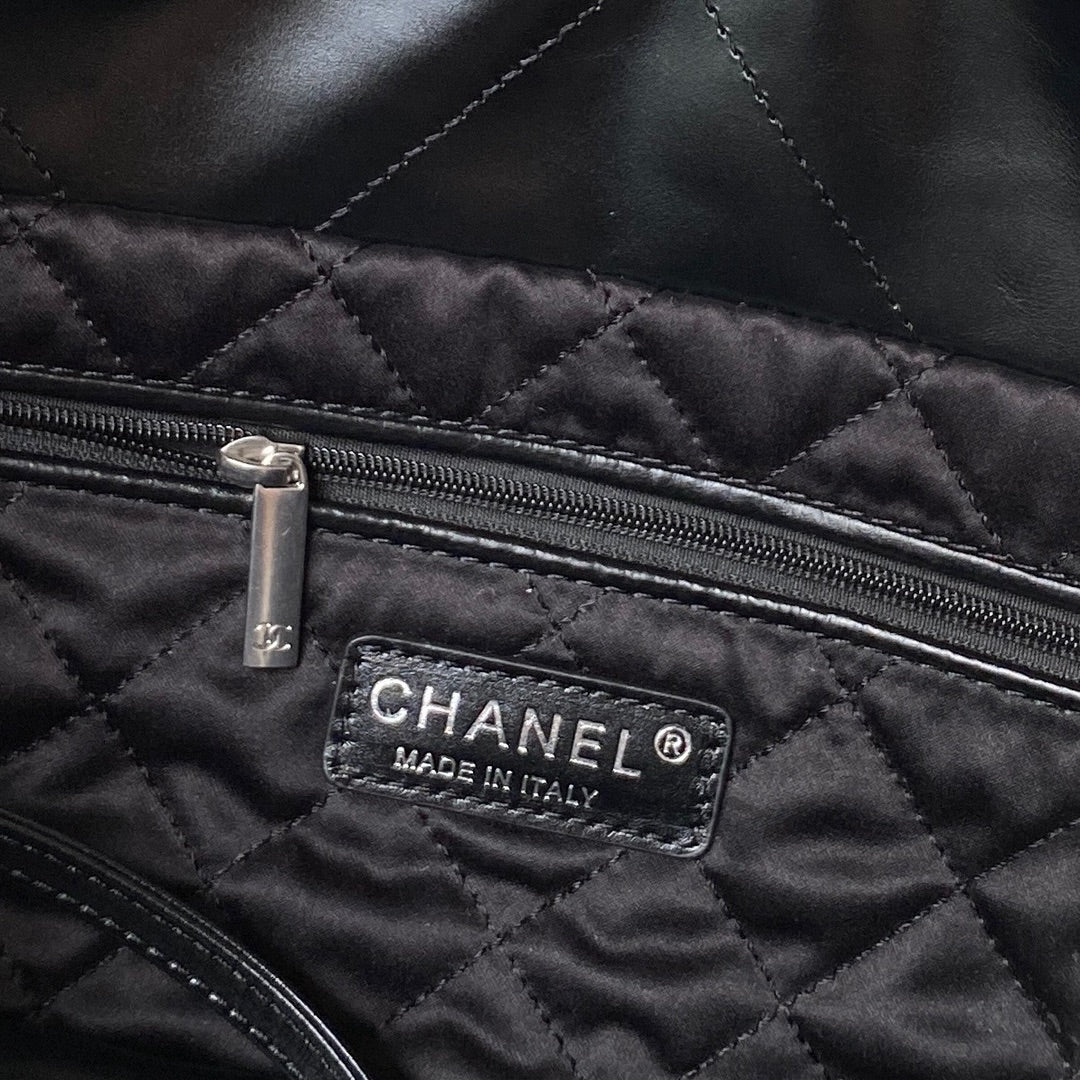 CHANEL 24C Hobo 22 bag 45cm Black Lambskin