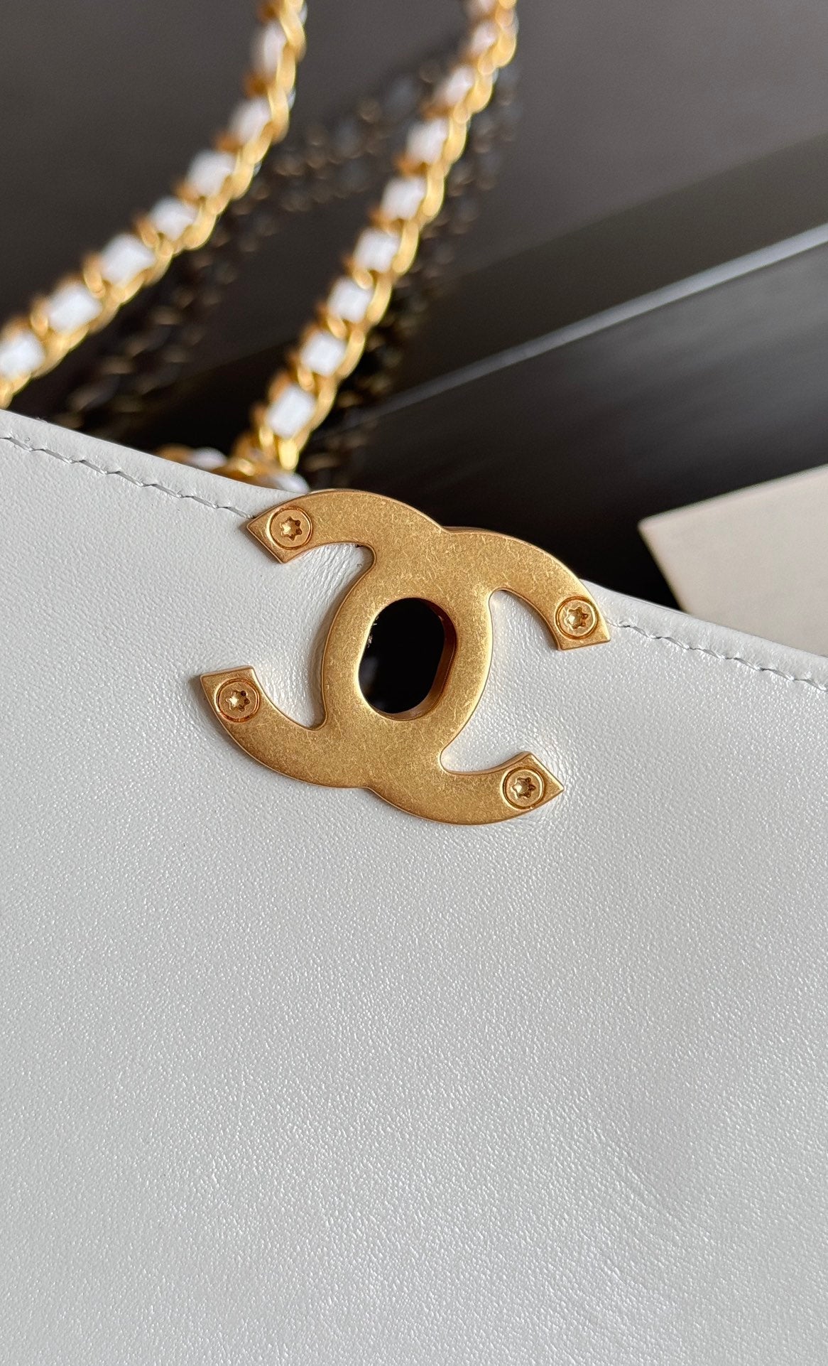 CHANEL Mini Flap 19cm White Lambskin Gold Hardware