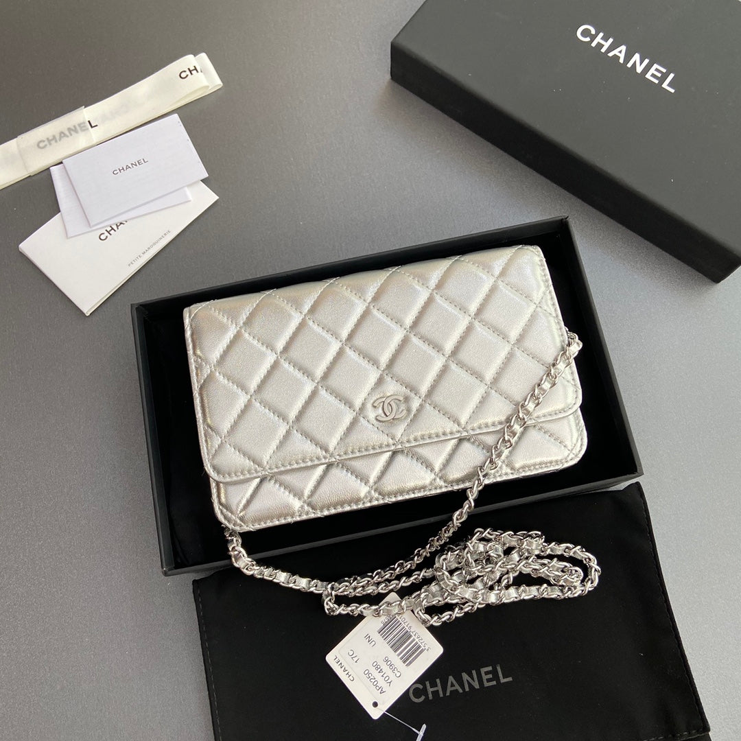 CHANEL Woc 20cm Silver Metalic Calfskin Silver Hardware