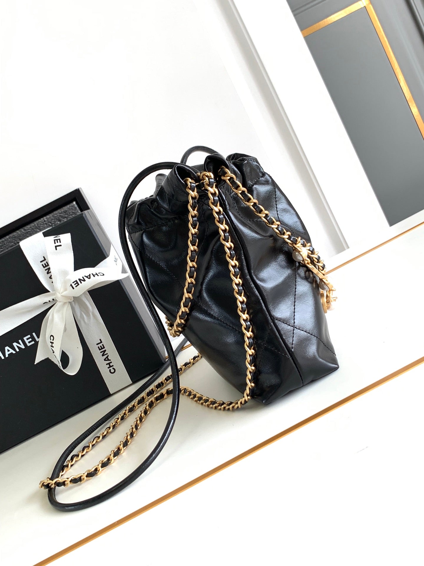 CHANEL 24a 22 hobo bag 20cm black lambskin pearl gold hardware