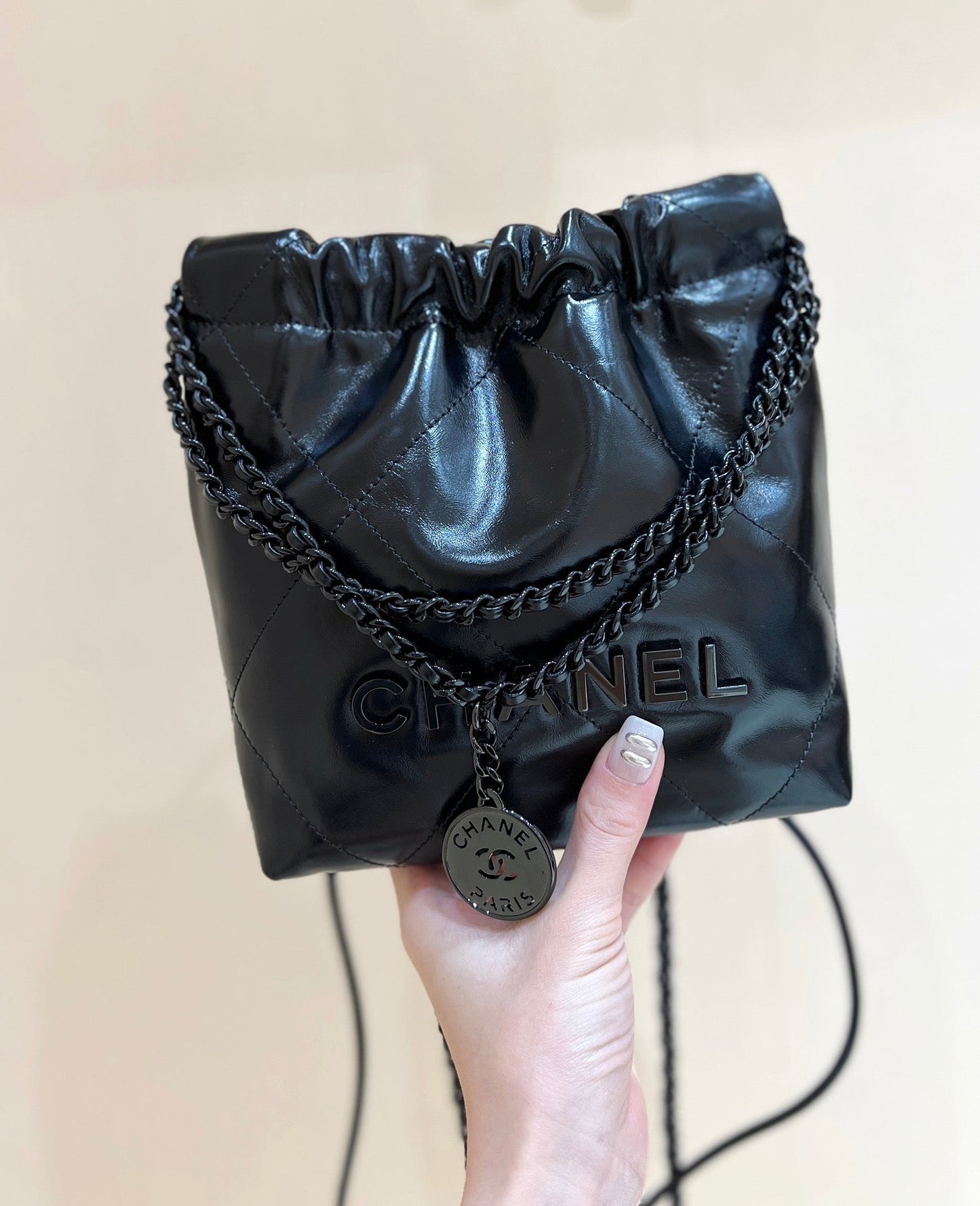 CHANEL cc22 mini hobo bag 20cm all black lambskin