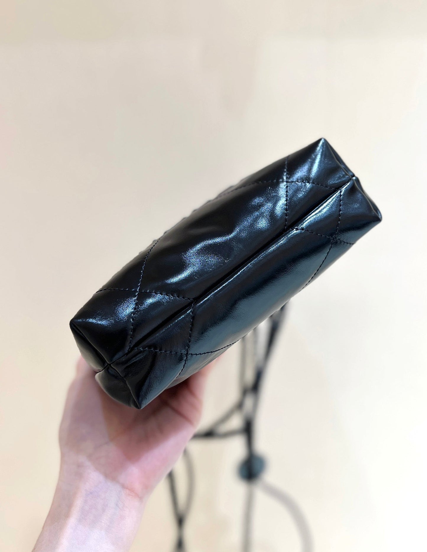 CHANEL cc22 mini hobo bag 20cm all black lambskin