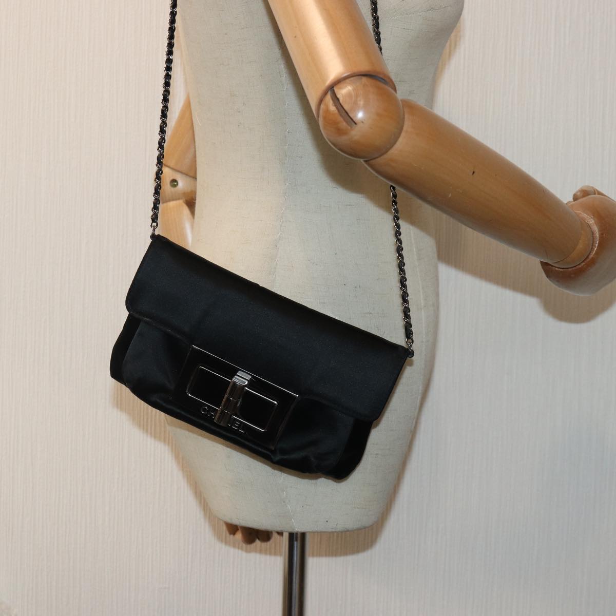 CHANEL Turn Lock Chain Shoulder Bag Satin Silver Black CC kk287