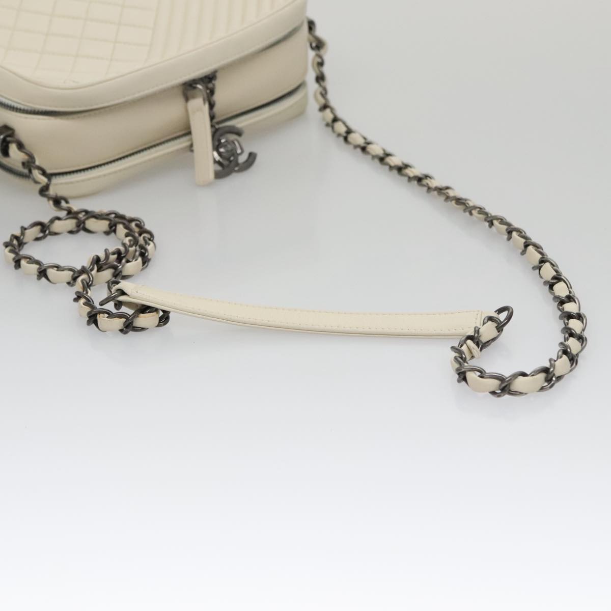 CHANEL Matelasse Chain Shoulder Bag Lamb Skin White CC PP060