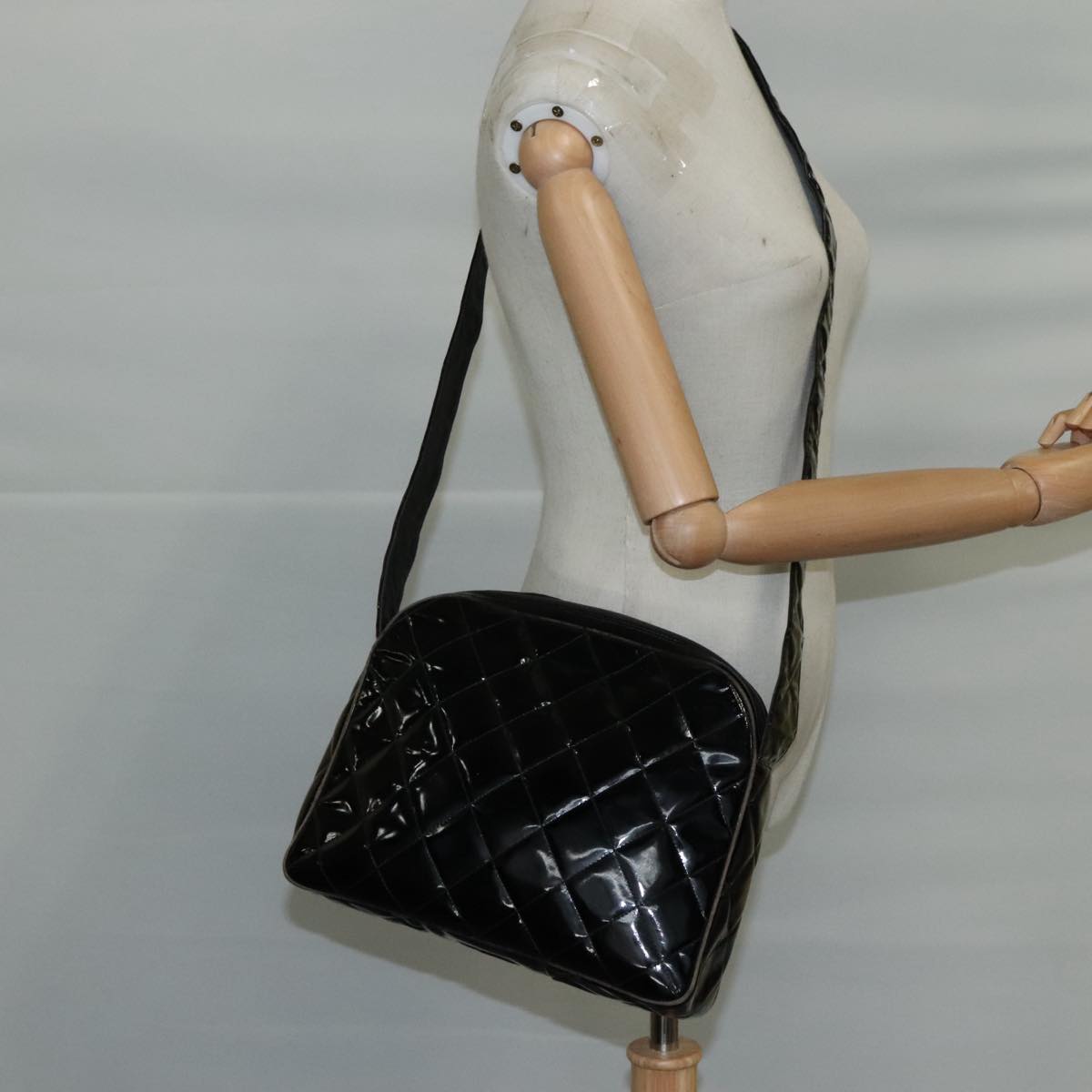 CHANEL Matelasse Shoulder Bag Patent Leather Black Gold CC PP073