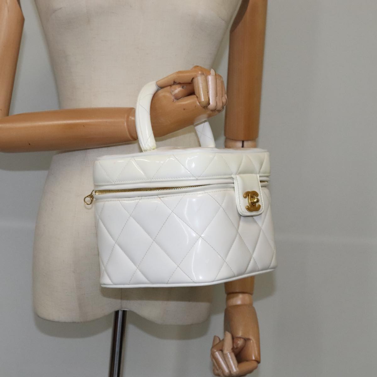 CHANEL Matelasse Vanity Cosmetic Pouch Patent leather White Gold CC PP147
