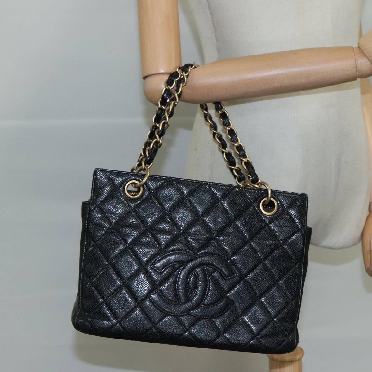 CHANEL Matelasse Chain Hand Bag Caviar Skin Black Gold CC PP148