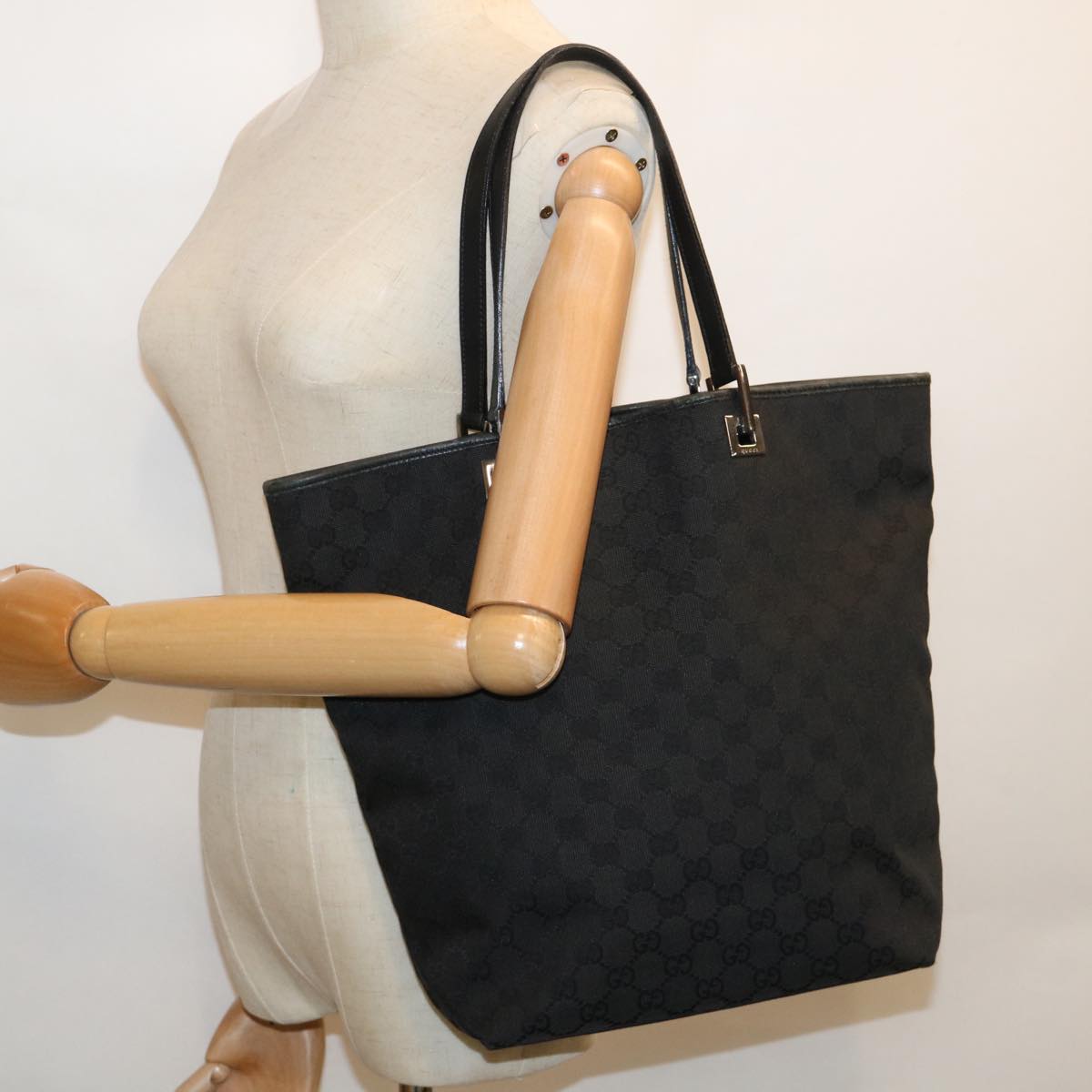GUCCI GG Canvas Tote Bag Black 31243 uy150