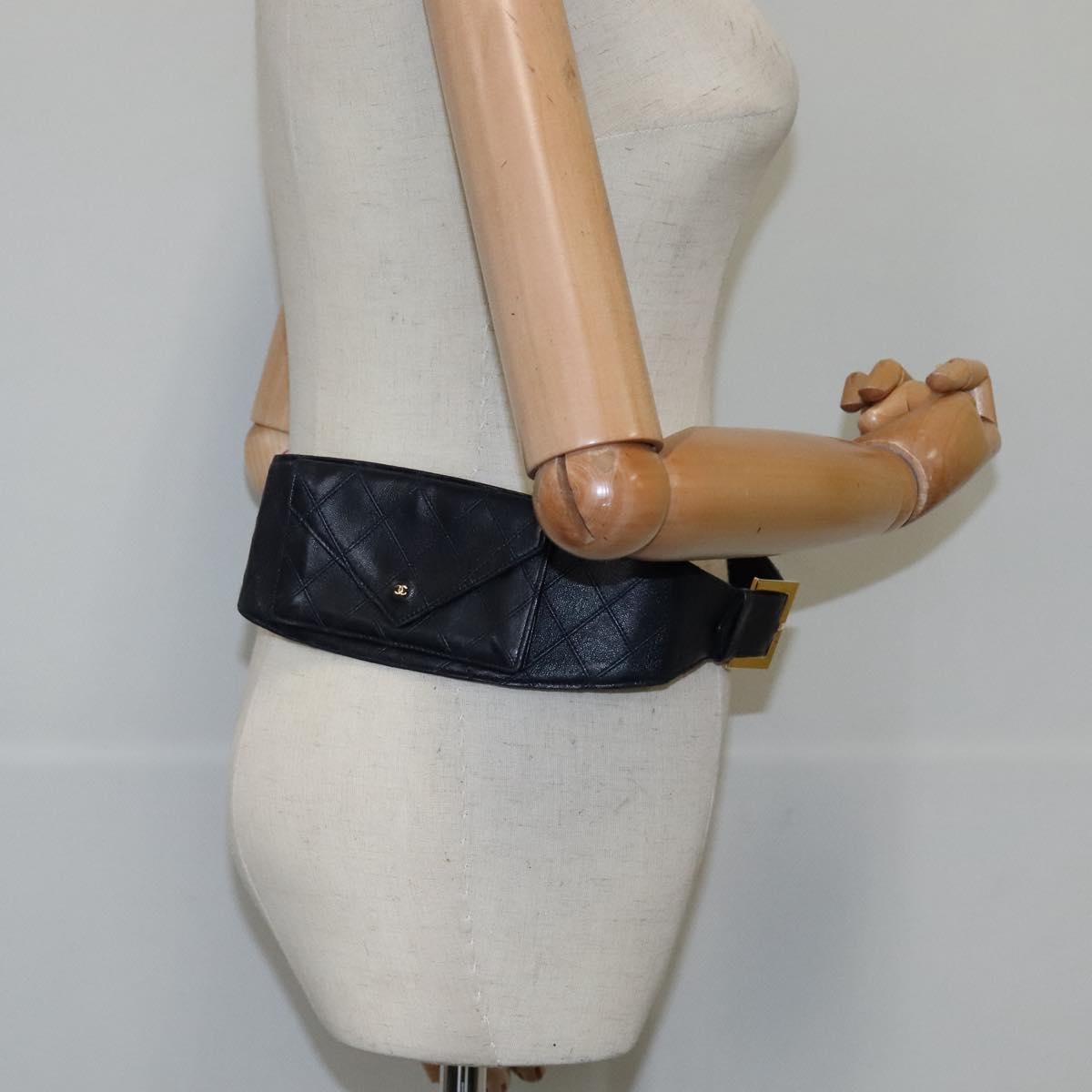 CHANEL Bicolore Waist Pouch Lamb Skin Navy Gold CC yk16227