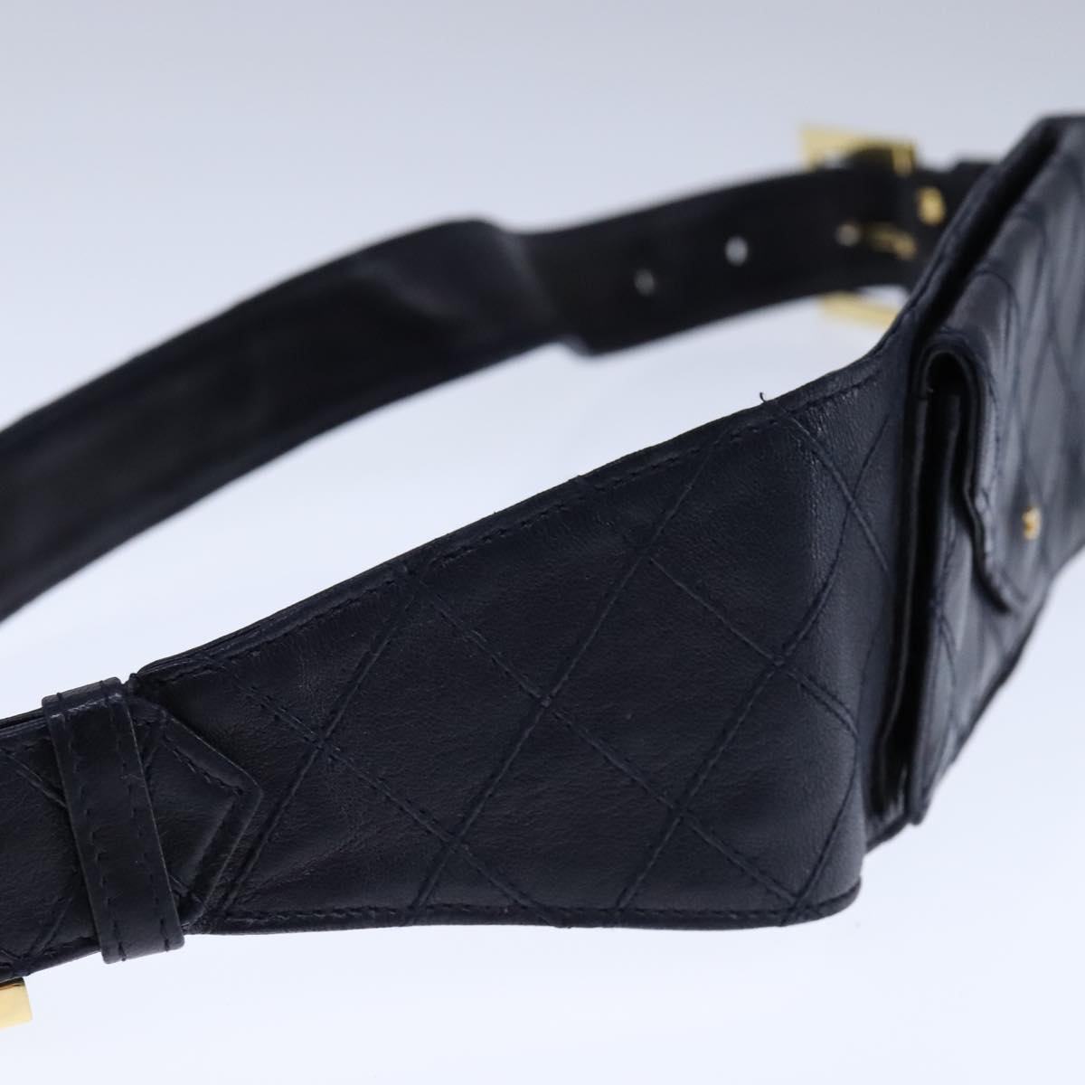 CHANEL Bicolore Waist Pouch Lamb Skin Navy Gold CC yk16227