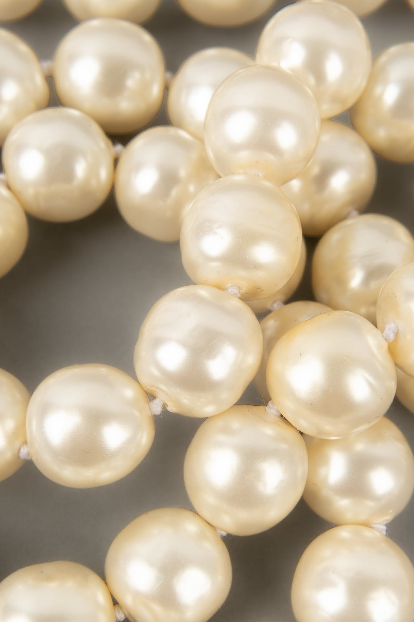 Collier / sautoir de perles nacres Chanel
