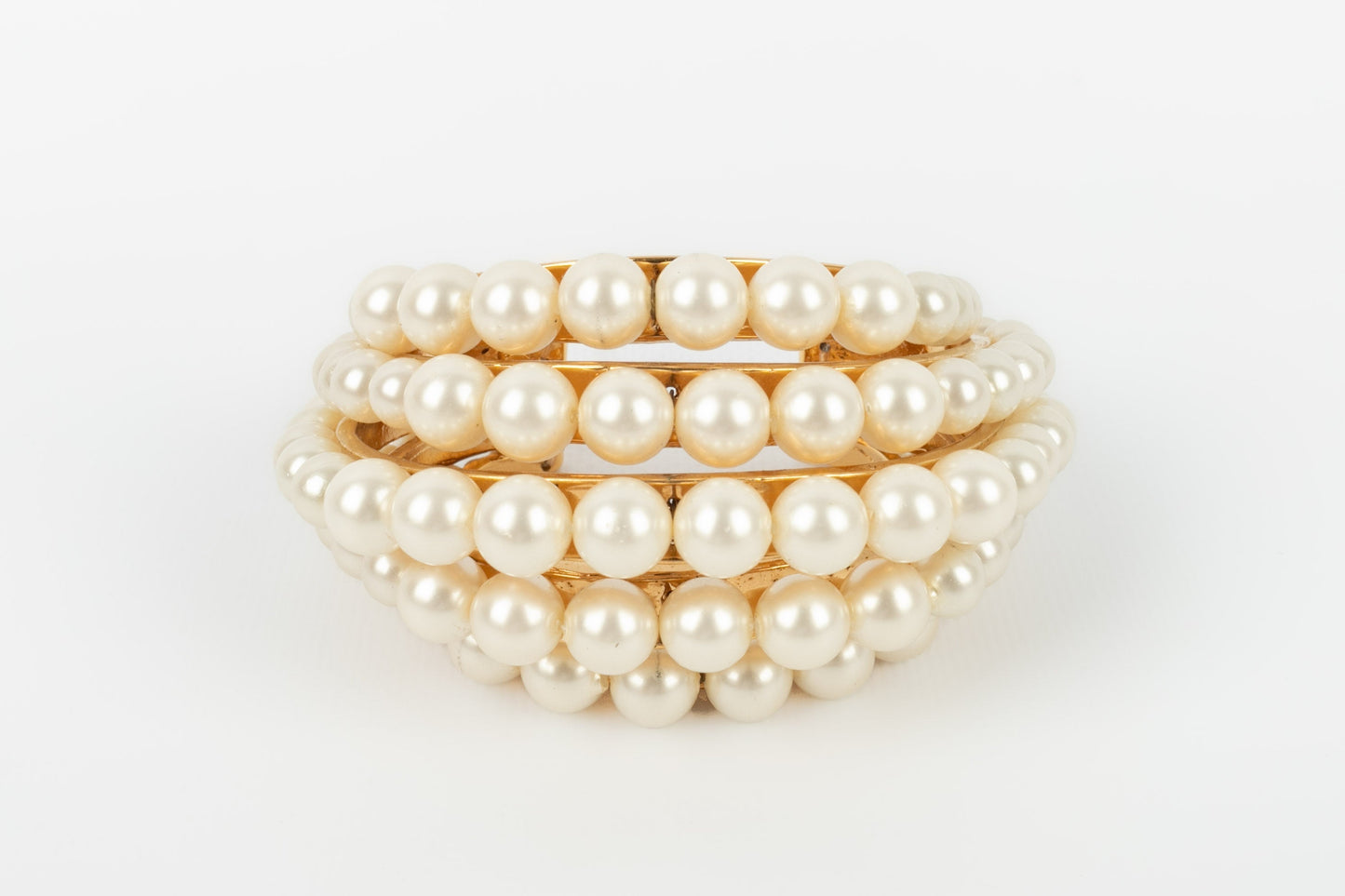 Bracelet manchette de perles nacres Chanel