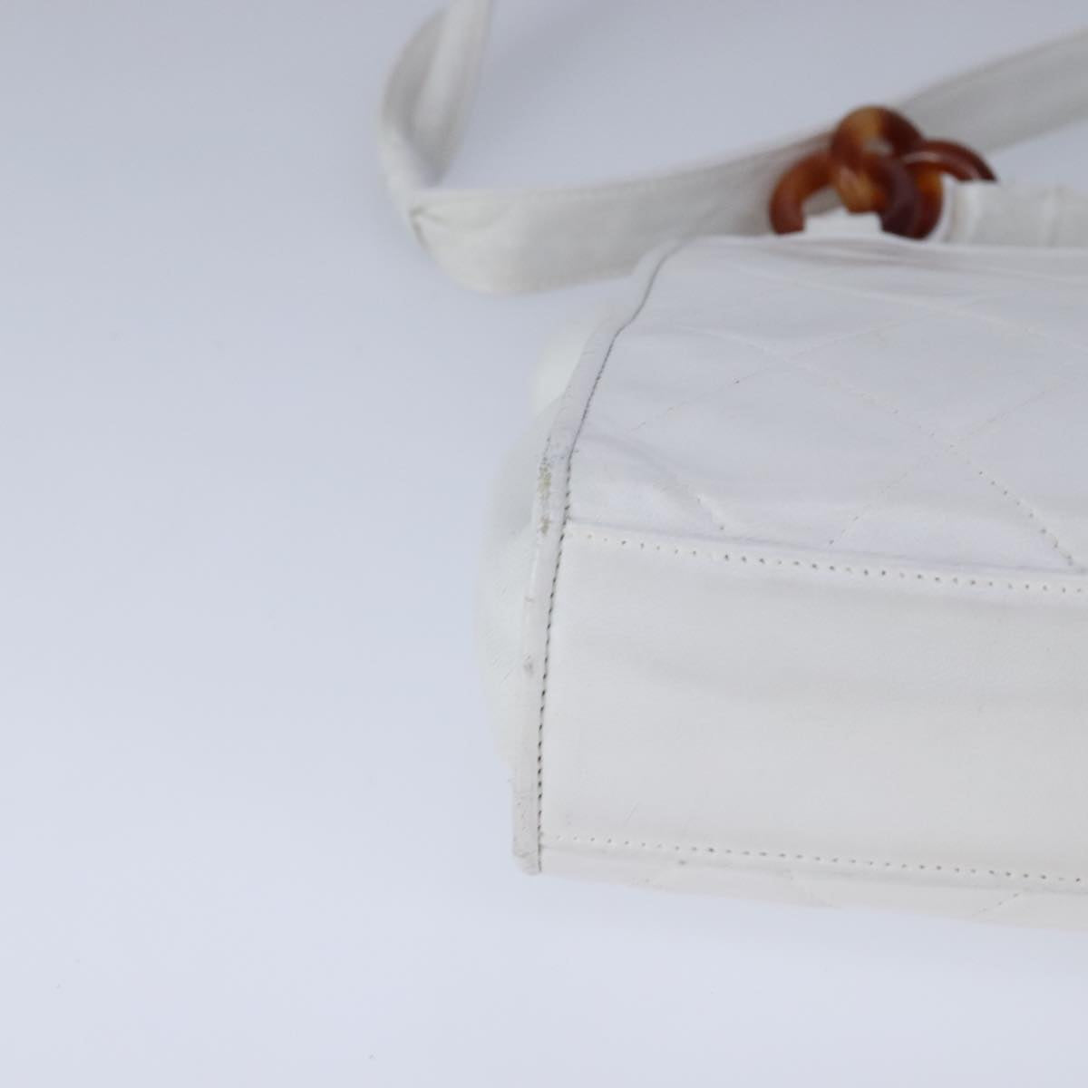 CHANEL Matelasse Shoulder Bag Leather White CC 106385