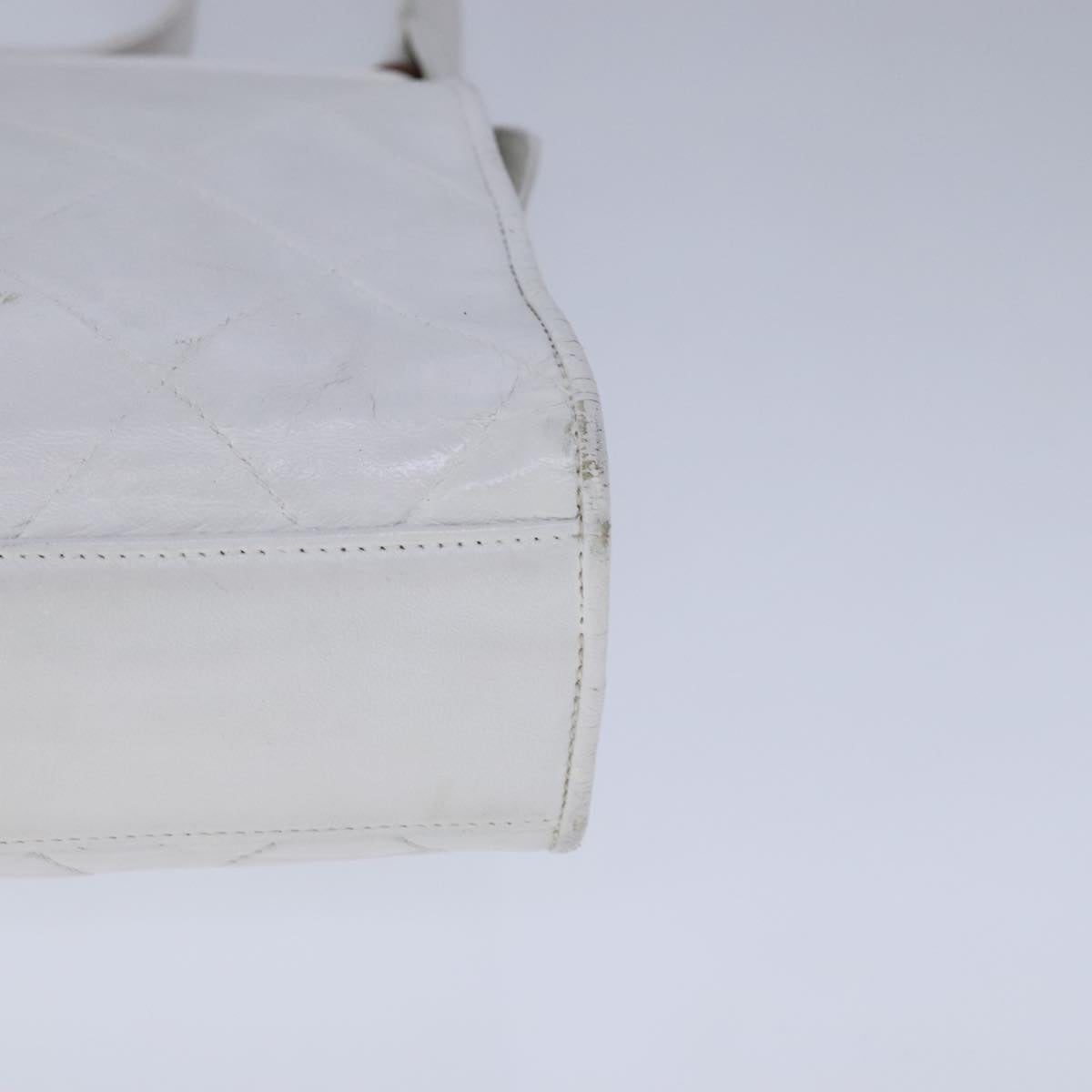 CHANEL Matelasse Shoulder Bag Leather White CC 106385
