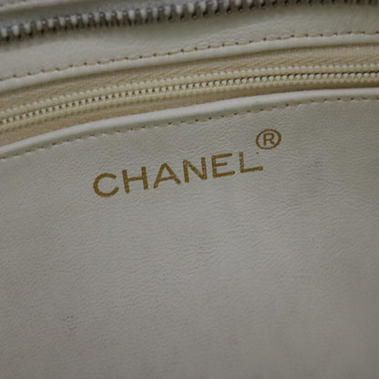 CHANEL Matelasse Shoulder Bag Leather White CC 106385