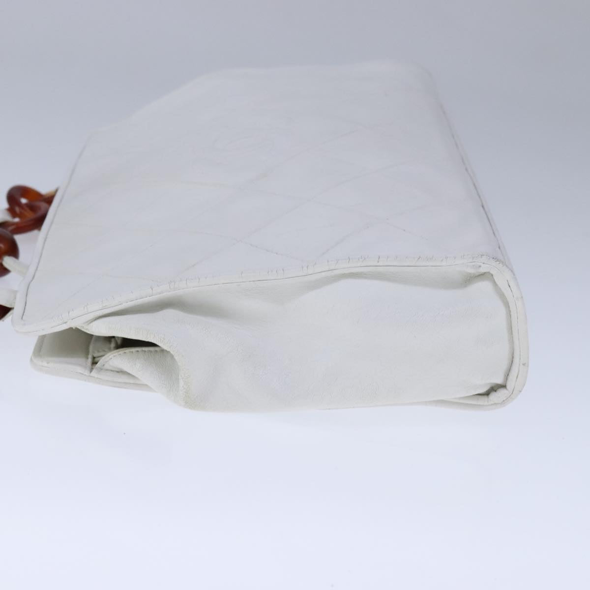 CHANEL Matelasse Shoulder Bag Leather White CC 106385