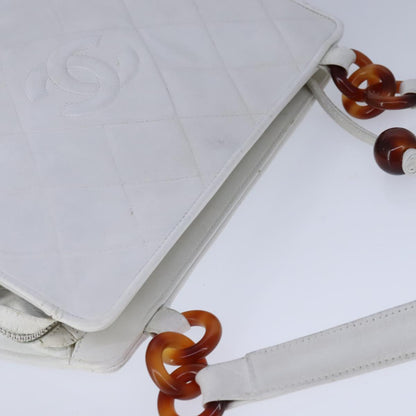 CHANEL Matelasse Shoulder Bag Leather White CC 106385