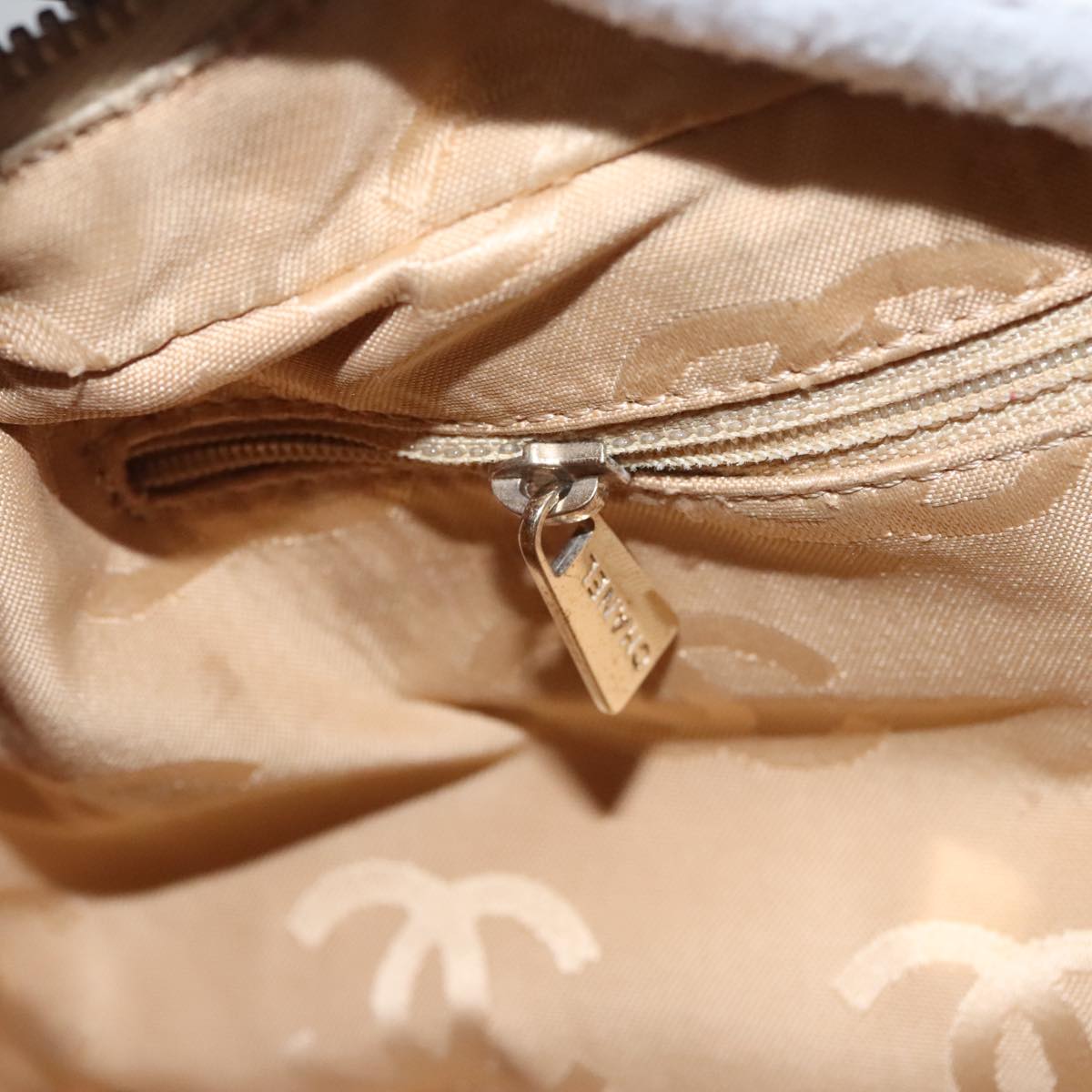 CHANEL Shoulder Bag Caviar Skin Beige CC 106440