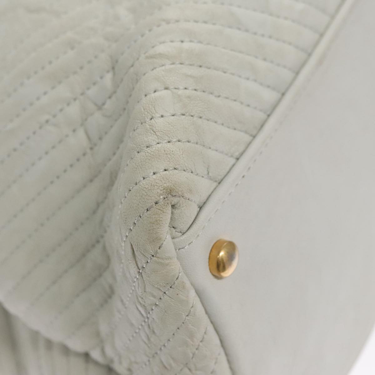 CHANEL Chain V Stitch Shoulder Bag Leather White Gold CC 106441