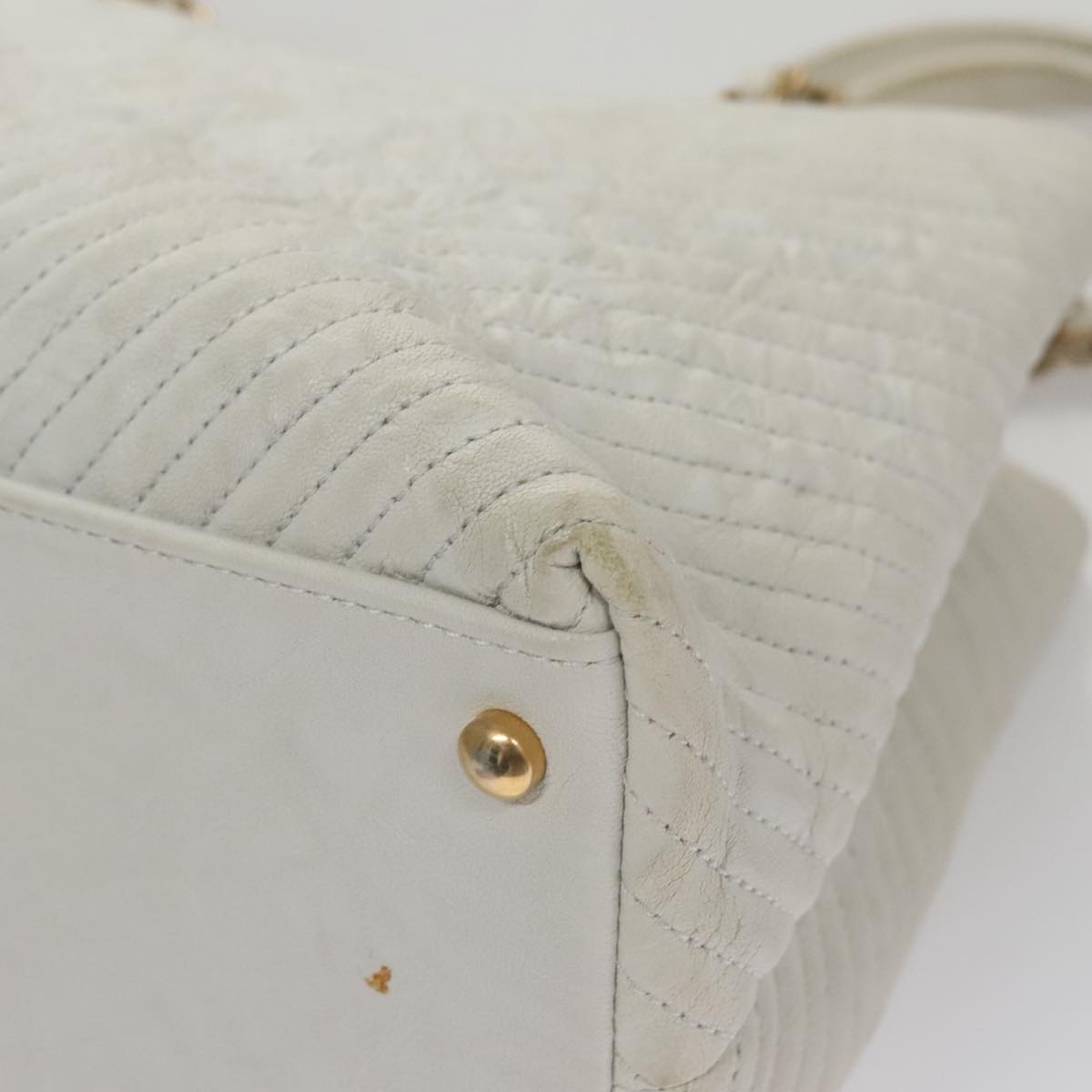CHANEL Chain V Stitch Shoulder Bag Leather White Gold CC 106441