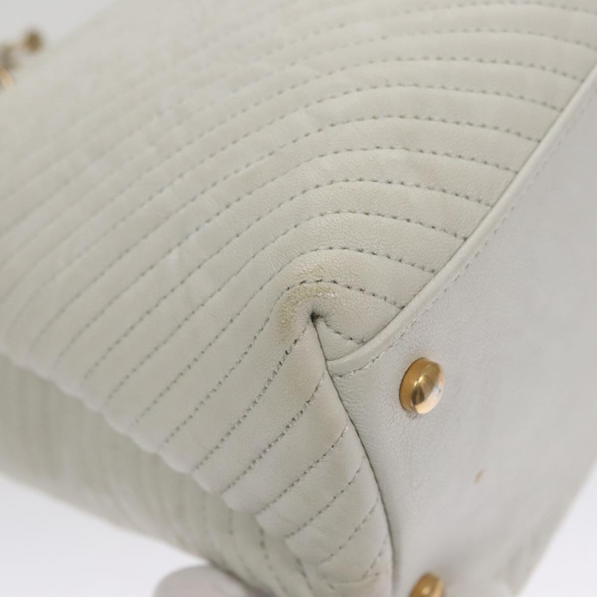 CHANEL Chain V Stitch Shoulder Bag Leather White Gold CC 106441